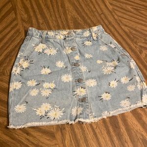 Wild fable jean skirt, never worn, in perfect conditions.